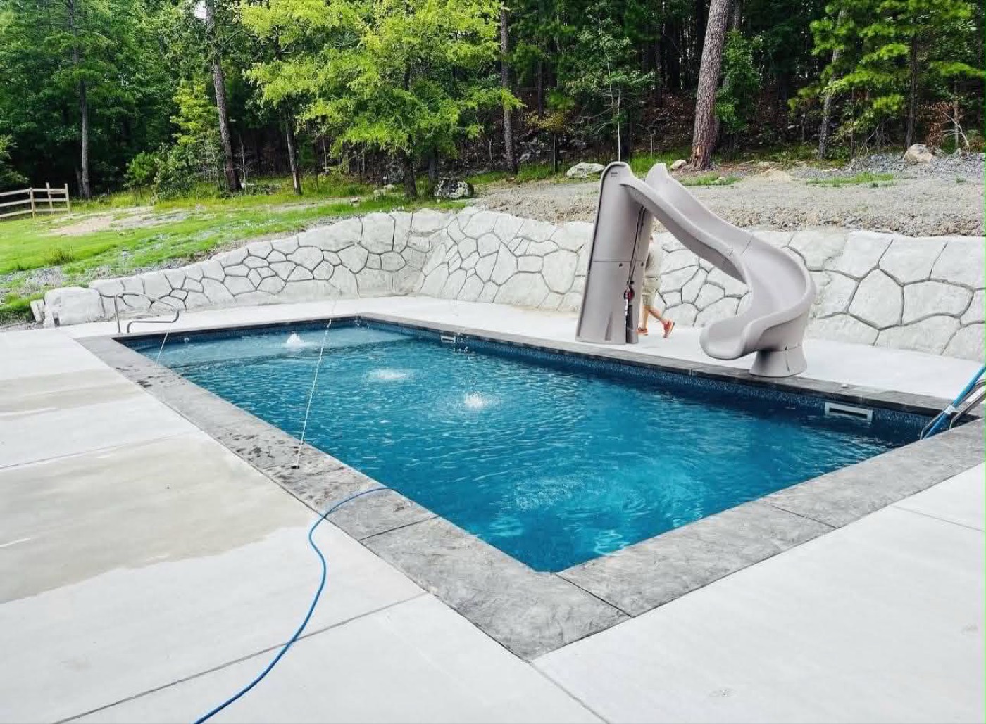 Carved faux-flagstone pool retaining wall